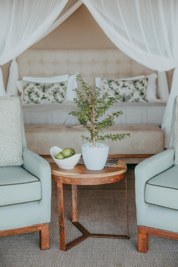 Kifaru Luxury Lodge Outjo Bagian luar foto
