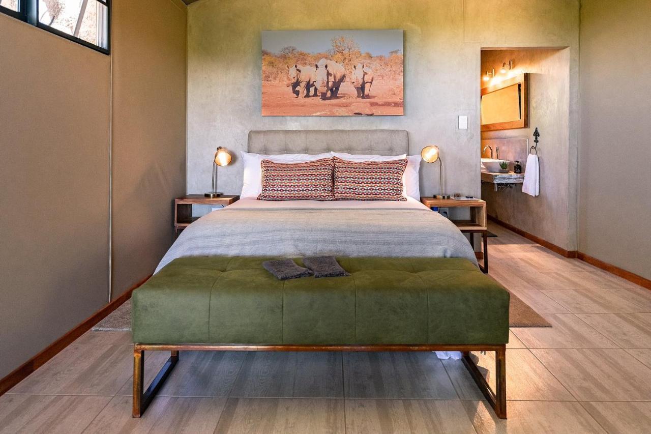 Kifaru Luxury Lodge Outjo Bagian luar foto