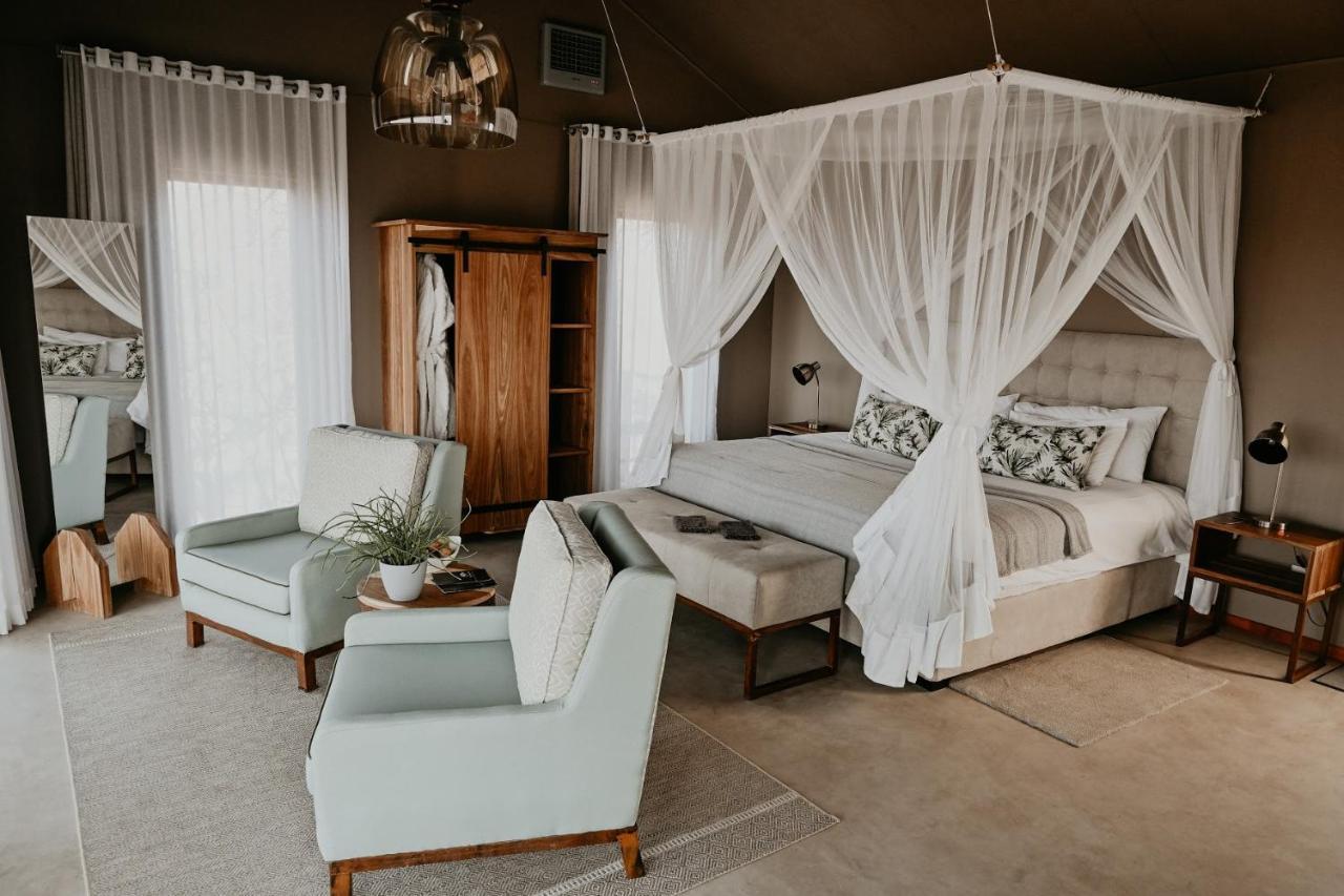 Kifaru Luxury Lodge Outjo Bagian luar foto