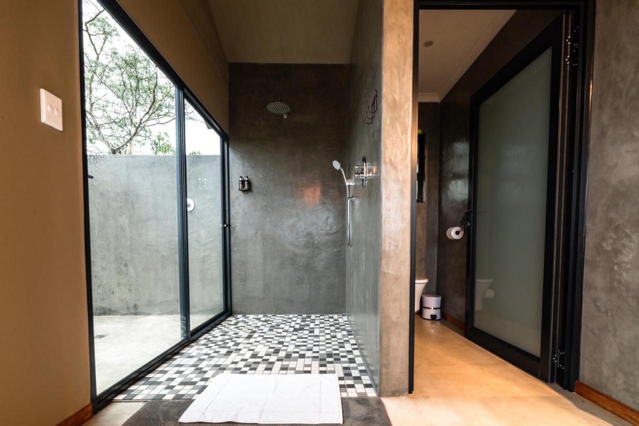 Kifaru Luxury Lodge Outjo Bagian luar foto