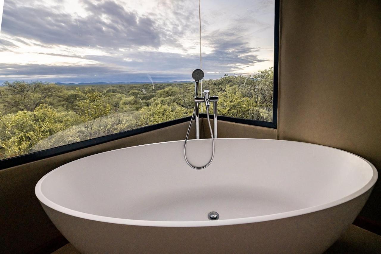 Kifaru Luxury Lodge Outjo Bagian luar foto