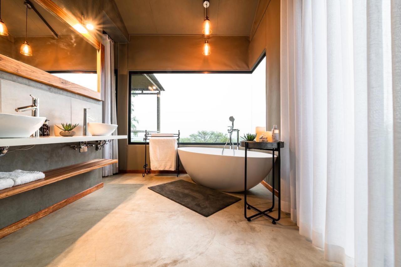 Kifaru Luxury Lodge Outjo Bagian luar foto