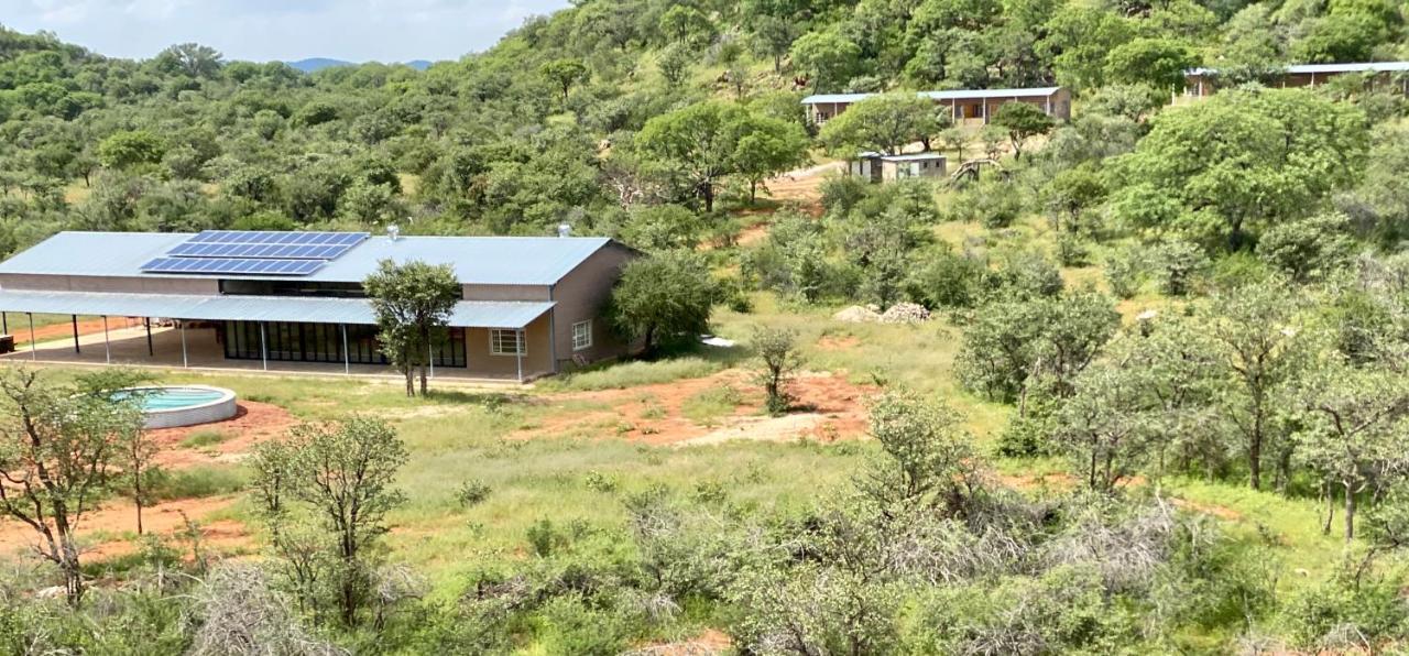 Kifaru Luxury Lodge Outjo Bagian luar foto